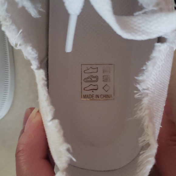 New never worn white shoes - Picture 3 of 6